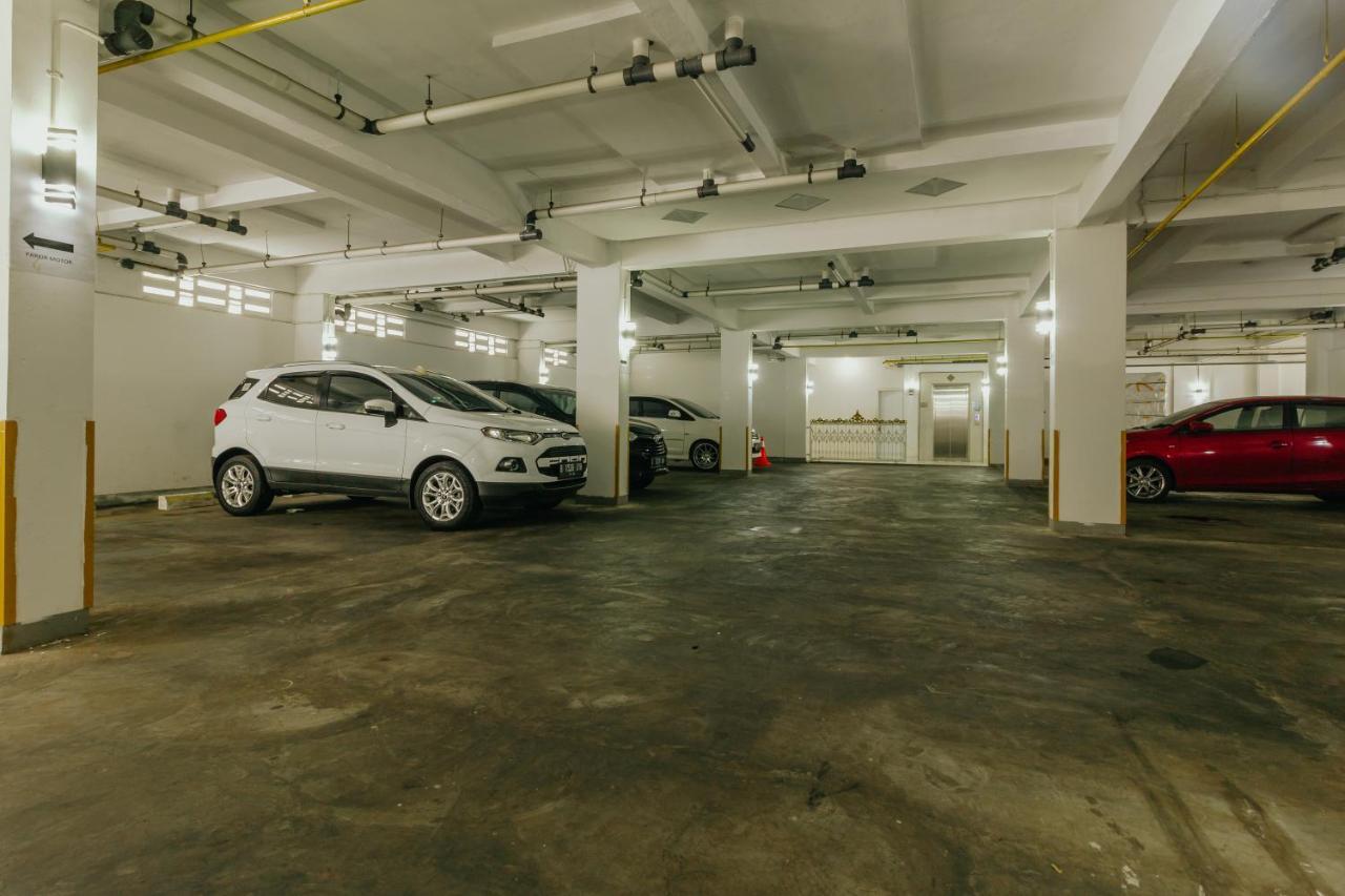 Urbanest Inn House Slipi Jakarta Exteriör bild
