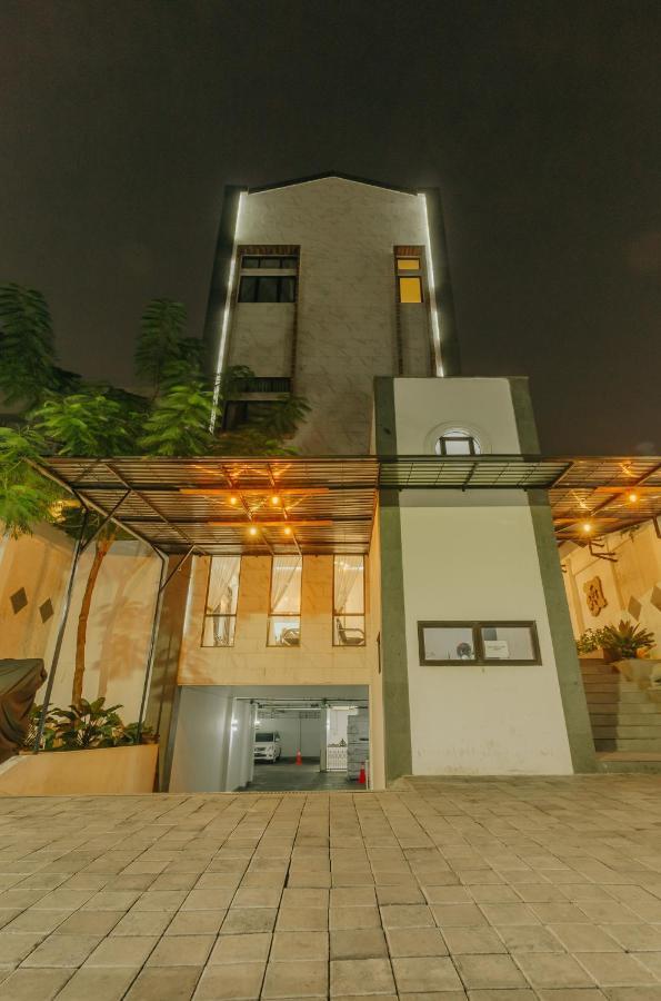 Urbanest Inn House Slipi Jakarta Exteriör bild