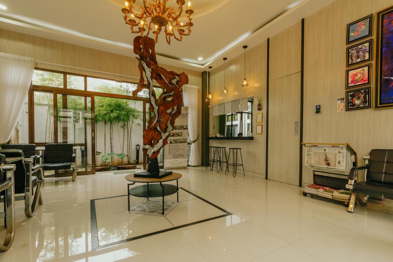 Urbanest Inn House Slipi Jakarta Exteriör bild