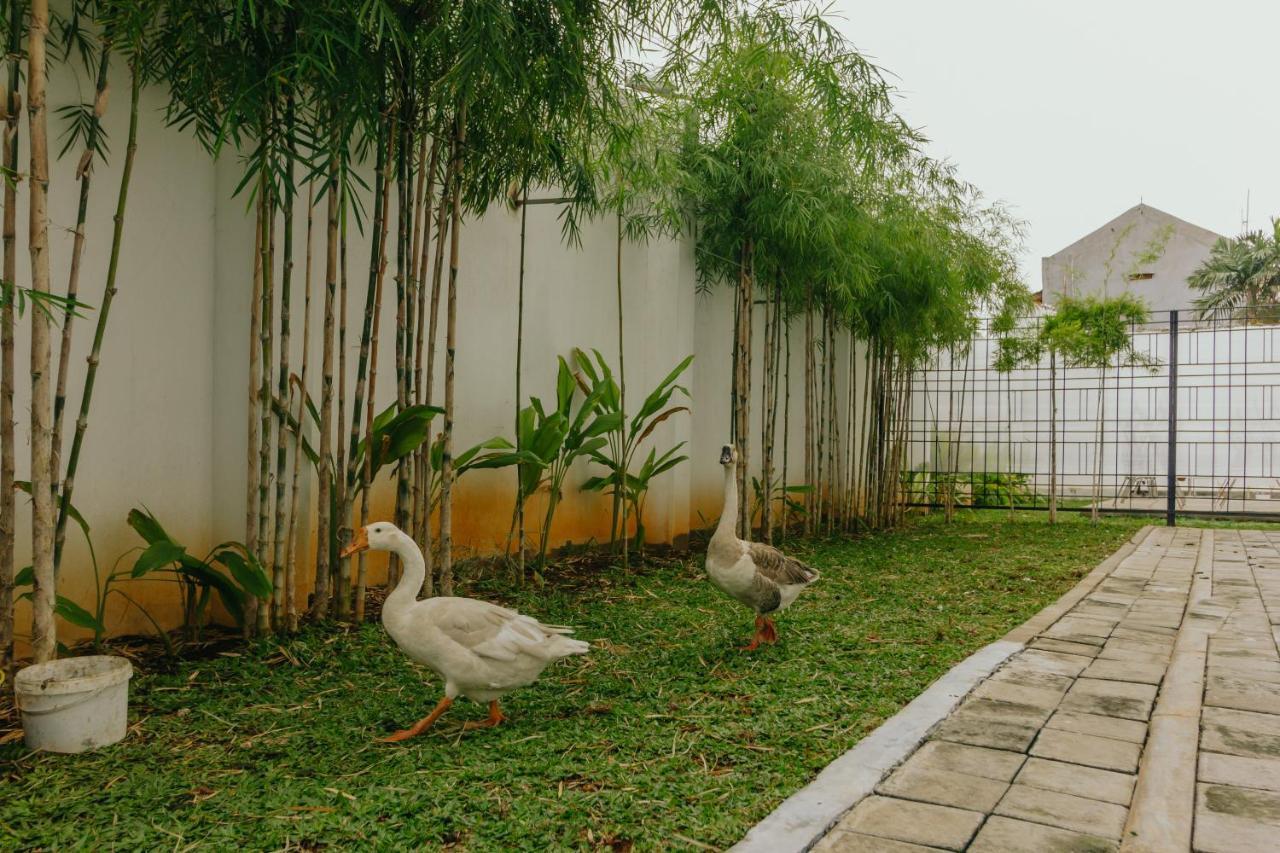 Urbanest Inn House Slipi Jakarta Exteriör bild