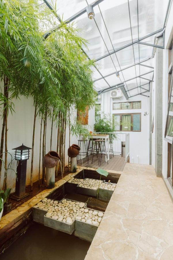 Urbanest Inn House Slipi Jakarta Exteriör bild