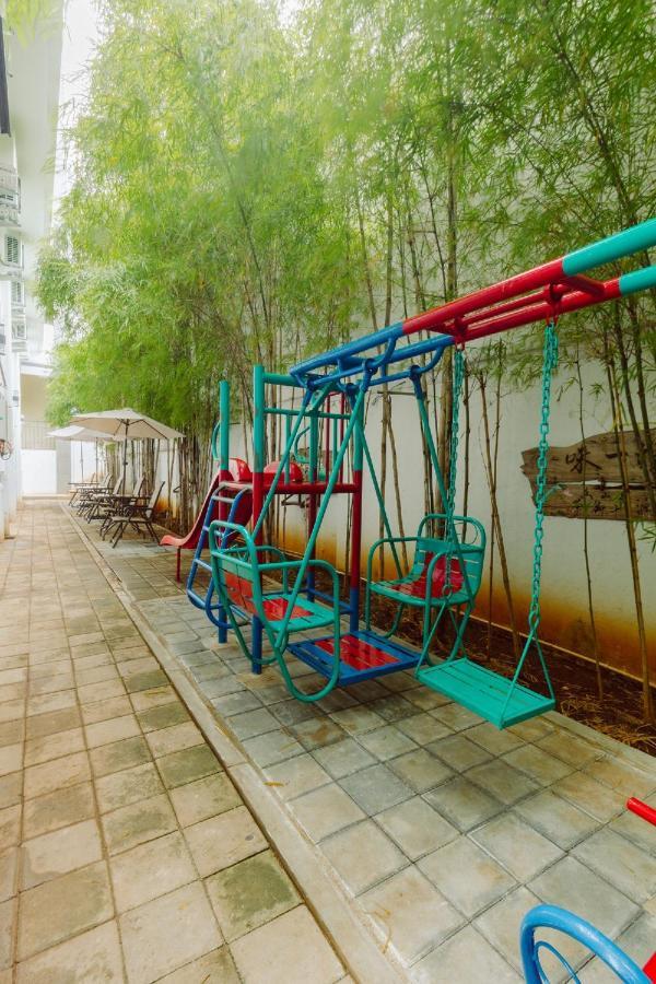Urbanest Inn House Slipi Jakarta Exteriör bild