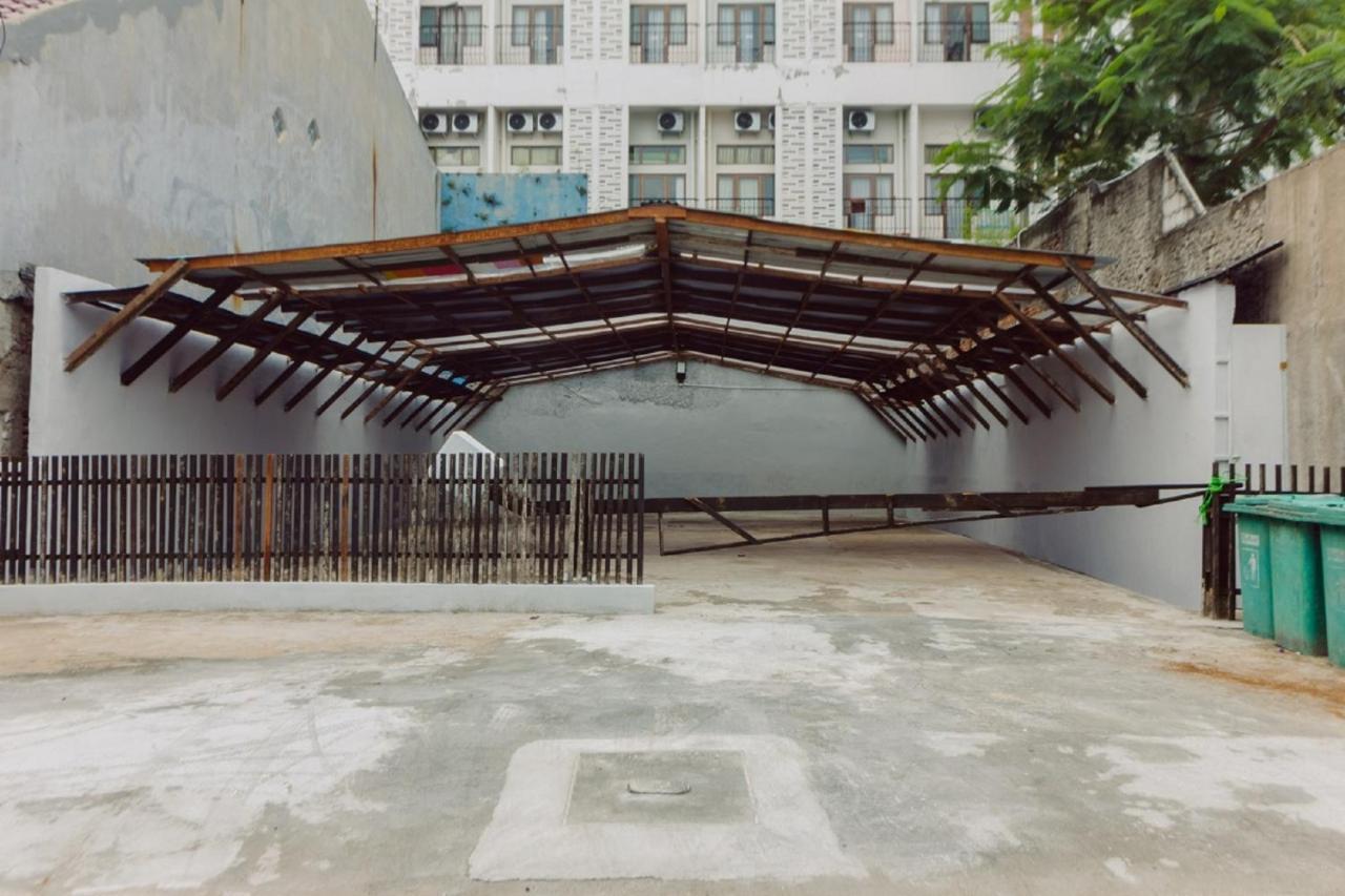 Urbanest Inn House Slipi Jakarta Exteriör bild