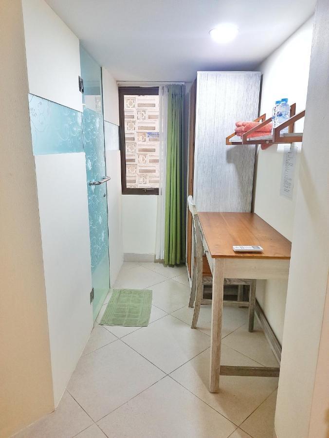 Urbanest Inn House Slipi Jakarta Exteriör bild